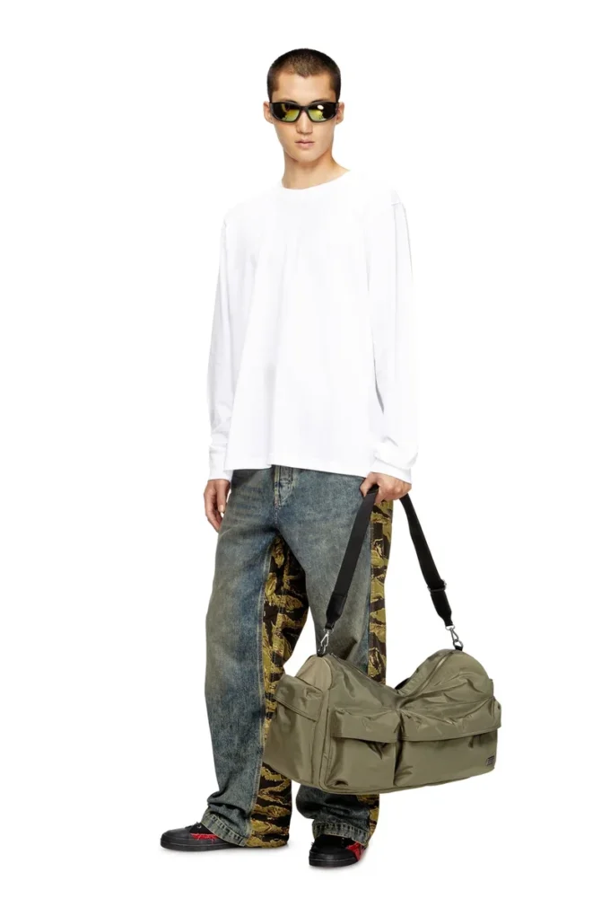 multi-pkts duffle x Multi-Pkts-Multipocket duffelväska i praktiskt skal
