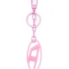 oval d charm Oval D charm/nyckelring i metall och harts