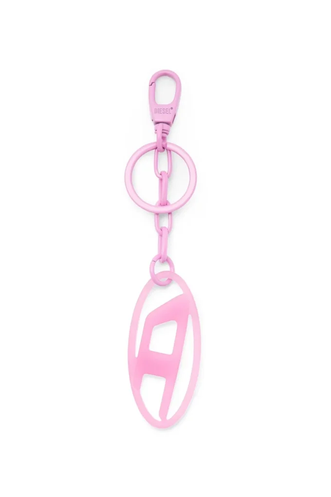 oval d charm Oval D charm/nyckelring i metall och harts