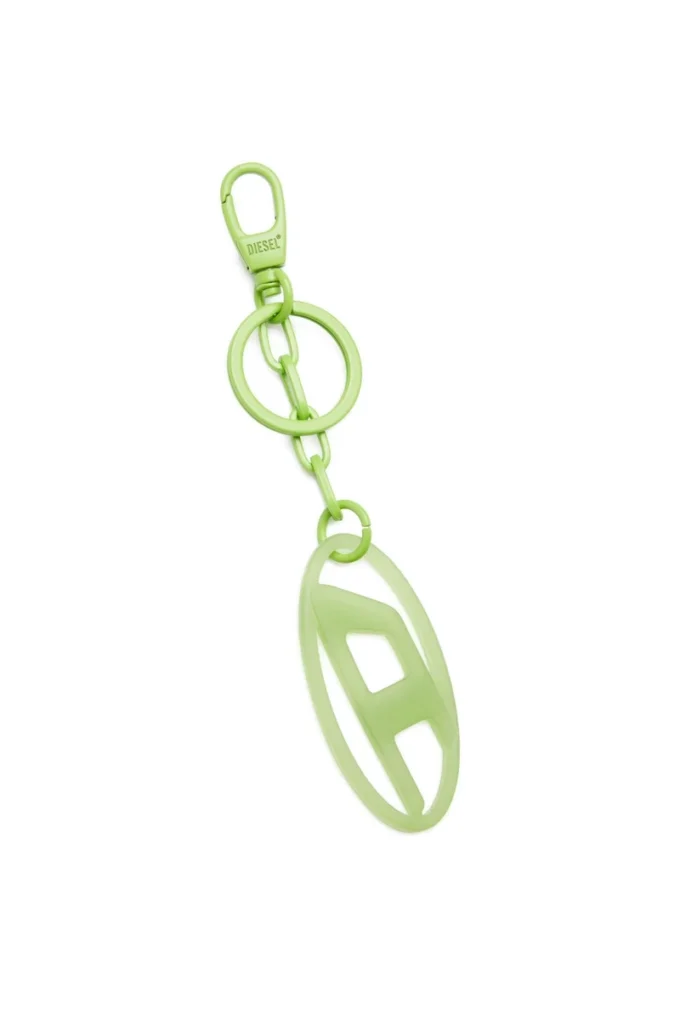 oval d charm Oval D charm/nyckelring i metall och harts
