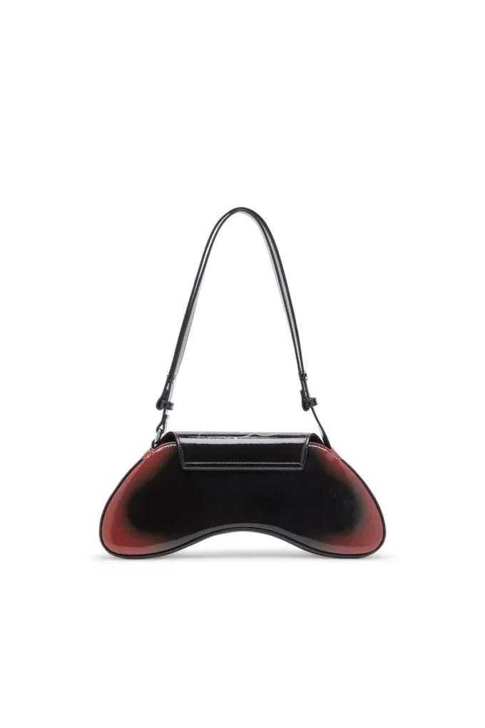 play crossbody Play-axelväska i tryckt glansig PU play crossbody Play-axelväska i tryckt glansig PU