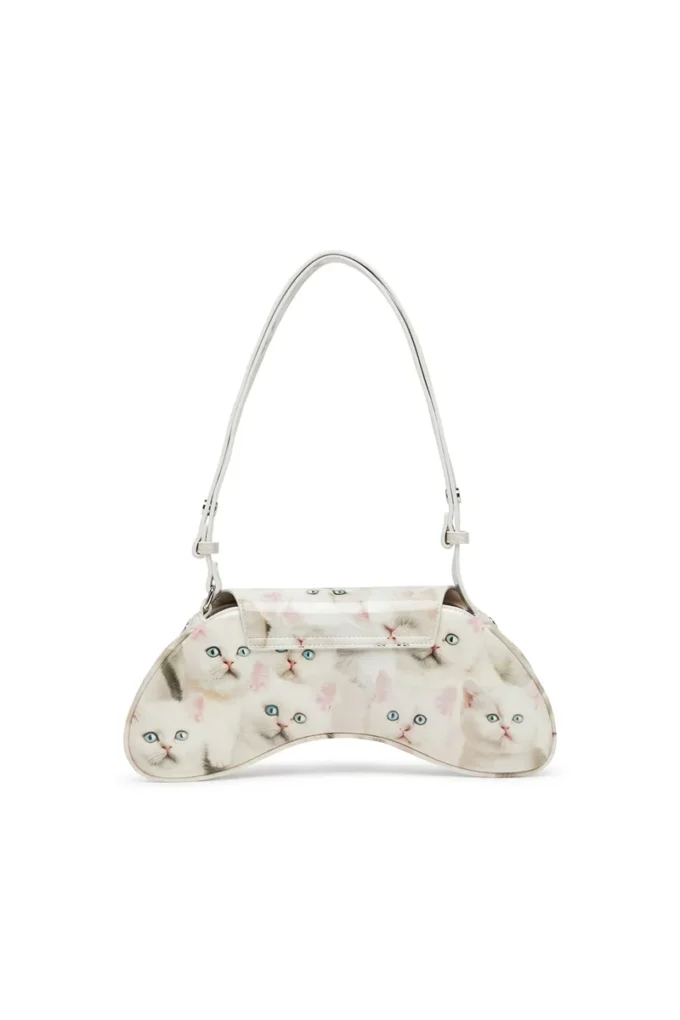 play crossbody Play-axelväska i tryckt glansig PU play crossbody Play-axelväska i tryckt glansig PU