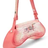 play crossbody Play-axelväska i tryckt glansig PU play crossbody Play-axelväska i tryckt glansig PU