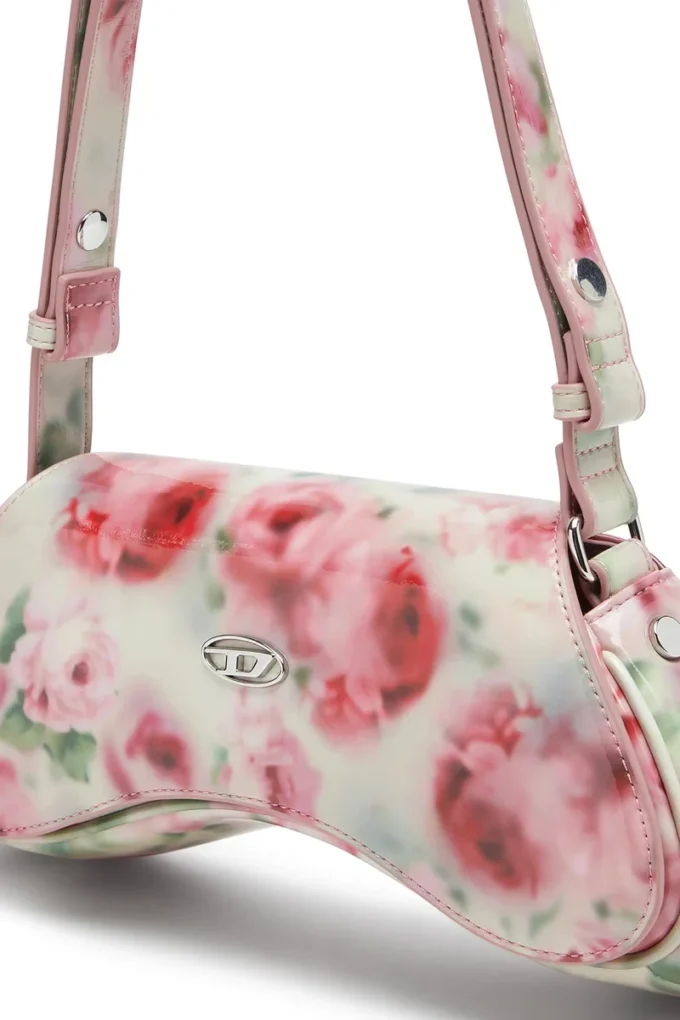 play crossbody Play-axelväska i tryckt glansig PU play crossbody Play-axelväska i tryckt glansig PU