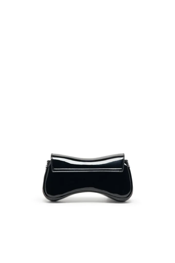 play crossbody xs Play-Small crossbody-väska i glansig PU