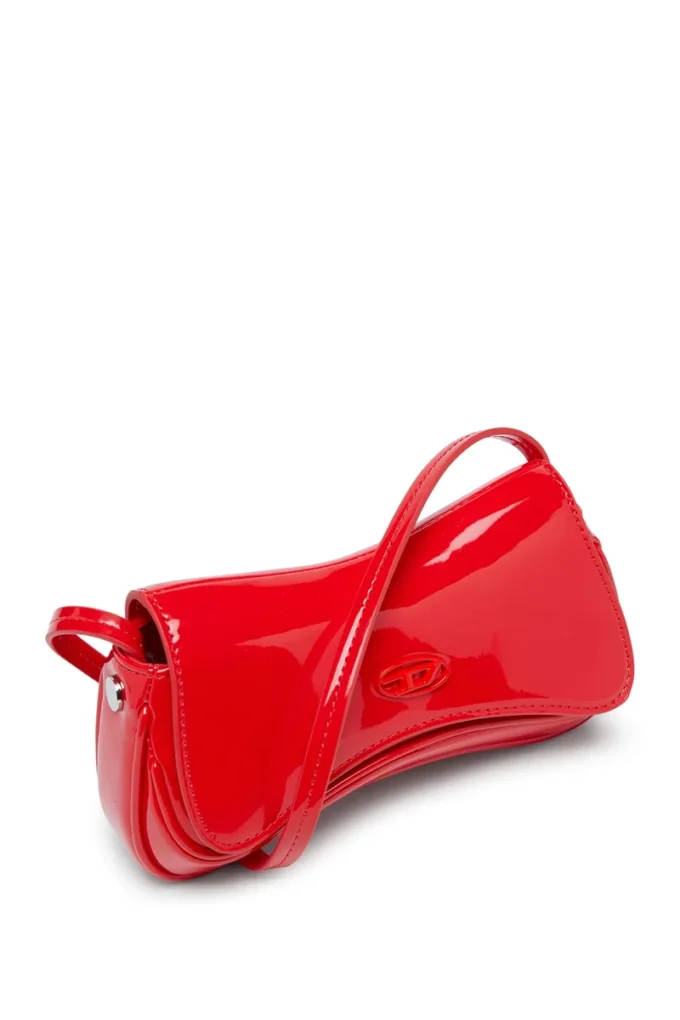 play crossbody xs Play-Small crossbody-väska i glansig PU
