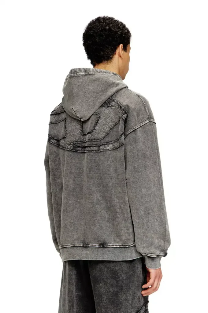 s-boxt-hood-den Hoodie med råkantad patch på ryggen s-boxt-hood-den Hoodie med råkantad patch på ryggen