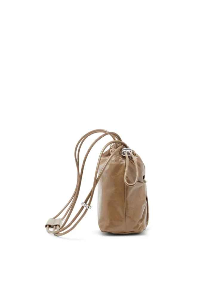 scrunch-d bucket Scrunch-D-Bucket-väska i glänsande skrynkligt läder