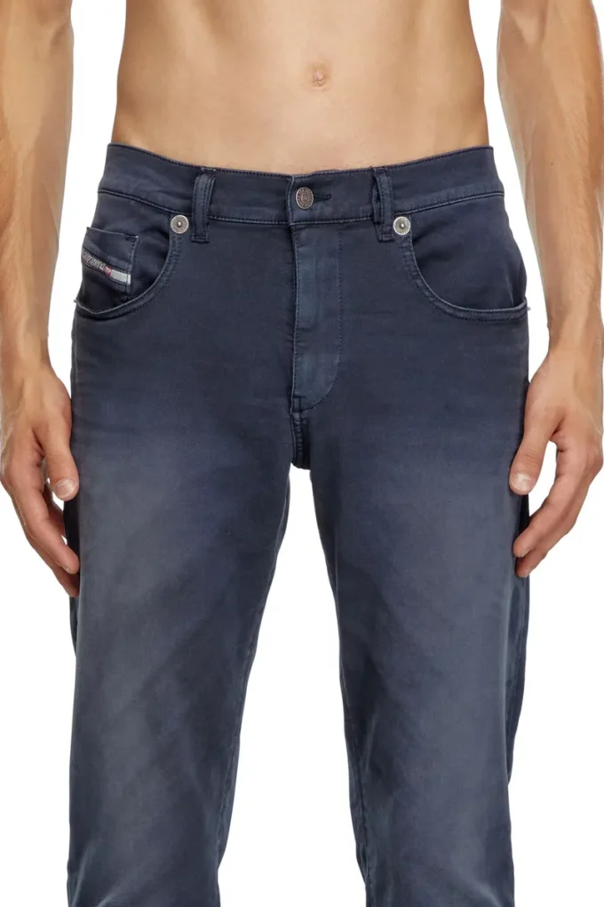 slim 2060 d-strukt joggjeans® 0670m Hitta närmaste butik slim 2060 d-strukt joggjeans® 0670m Hitta närmaste butik