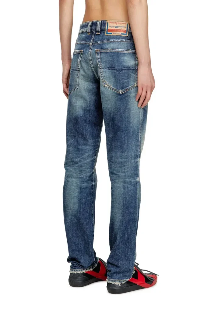 smal jeans 1993 d-vyl 09m55 Hitta närmaste butik