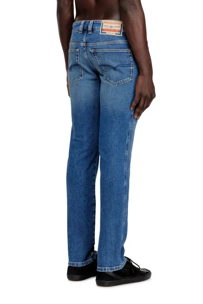 smal jeans 1993 d-vyl 0adba Hitta närmaste butik