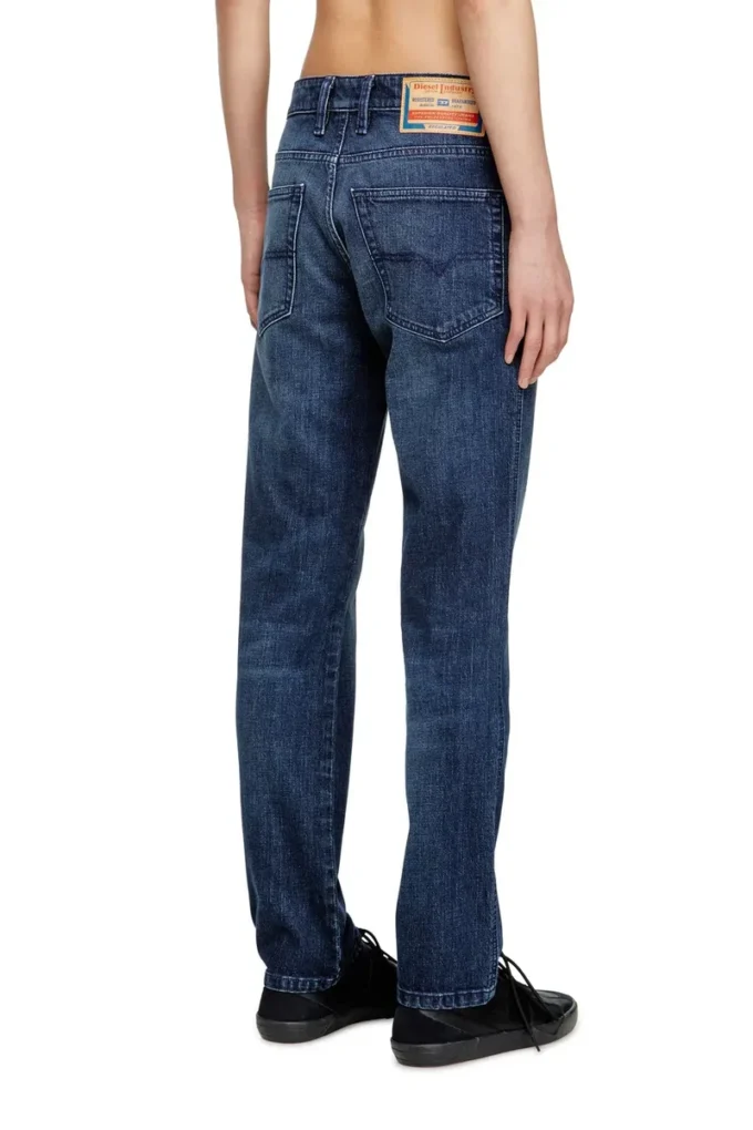 smal jeans 1993 d-vyl 0dbed Hitta närmaste butik