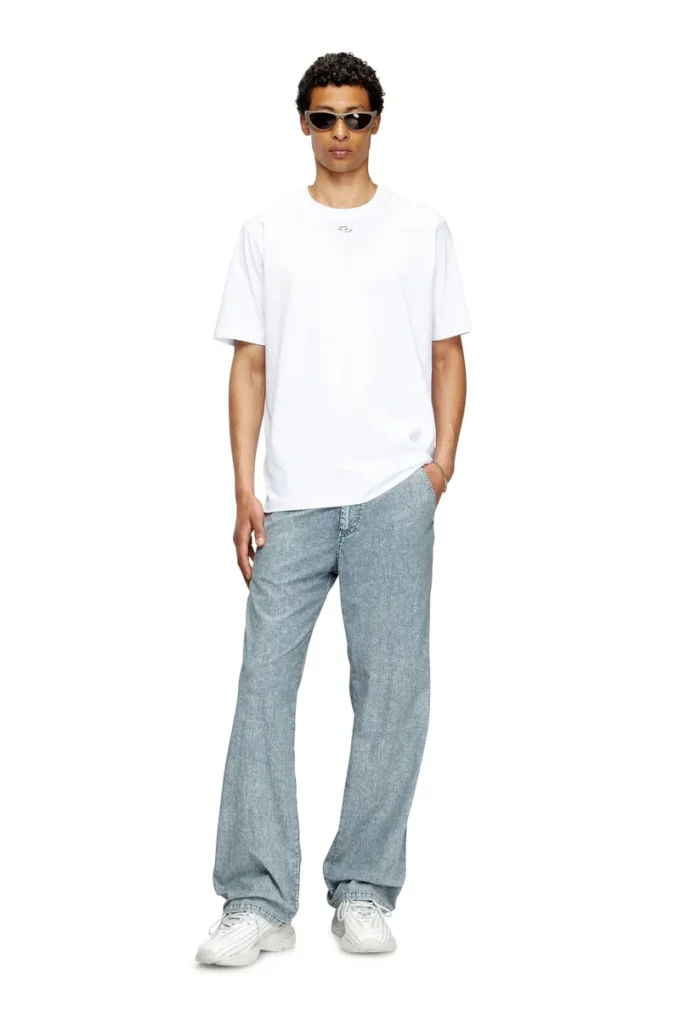 t-adjust-marey T-shirt med utskärning Oval D t-adjust-marey T-shirt med utskärning Oval D