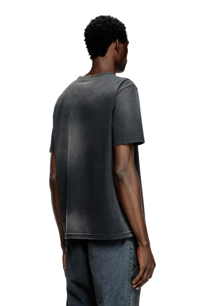 t-adjust-t1 Blekt T-shirt med utskuren oval D t-adjust-t1 Blekt T-shirt med utskuren oval D
