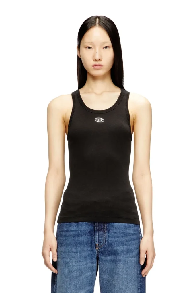 t-anki-od Slim ribbad linne med metalliskt Oval D t-anki-od Slim ribbad linne med metalliskt Oval D