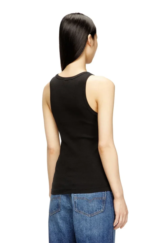 t-anki-od Slim ribbad linne med metalliskt Oval D t-anki-od Slim ribbad linne med metalliskt Oval D