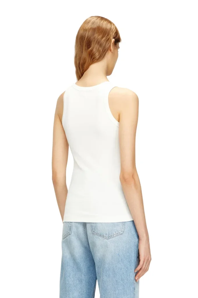 t-anki-od Slim ribbad linne med metalliskt Oval D t-anki-od Slim ribbad linne med metalliskt Oval D