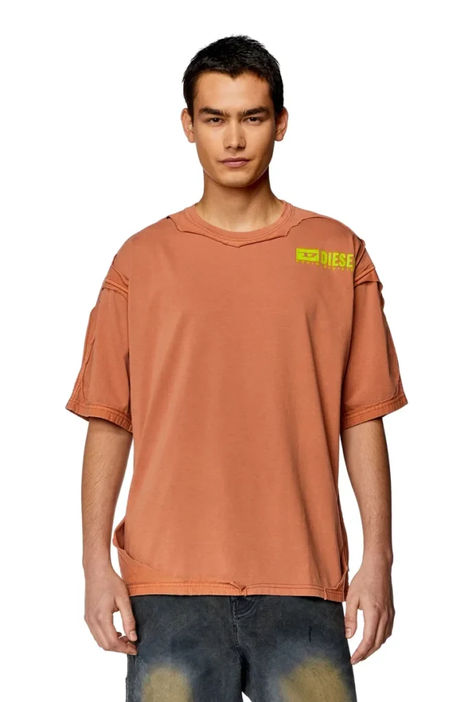 t-boxt-dbl T-shirt med sliten peel-off-effekt t-boxt-dbl T-shirt med sliten peel-off-effekt