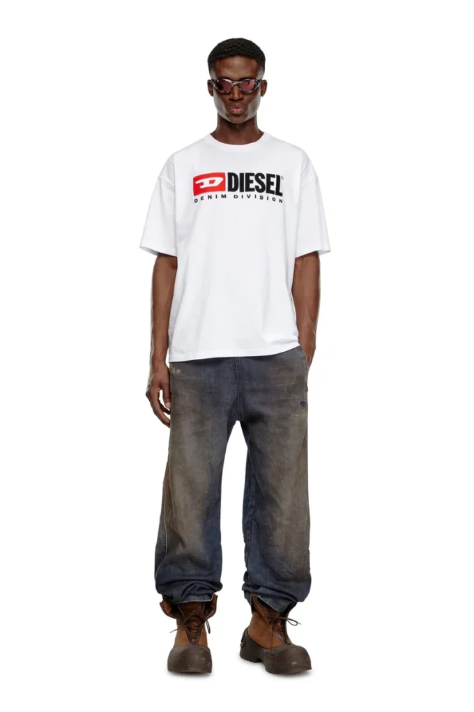 t-boxt-div T-shirt med Diesel-patchlogotyp t-boxt-div T-shirt med Diesel-patchlogotyp