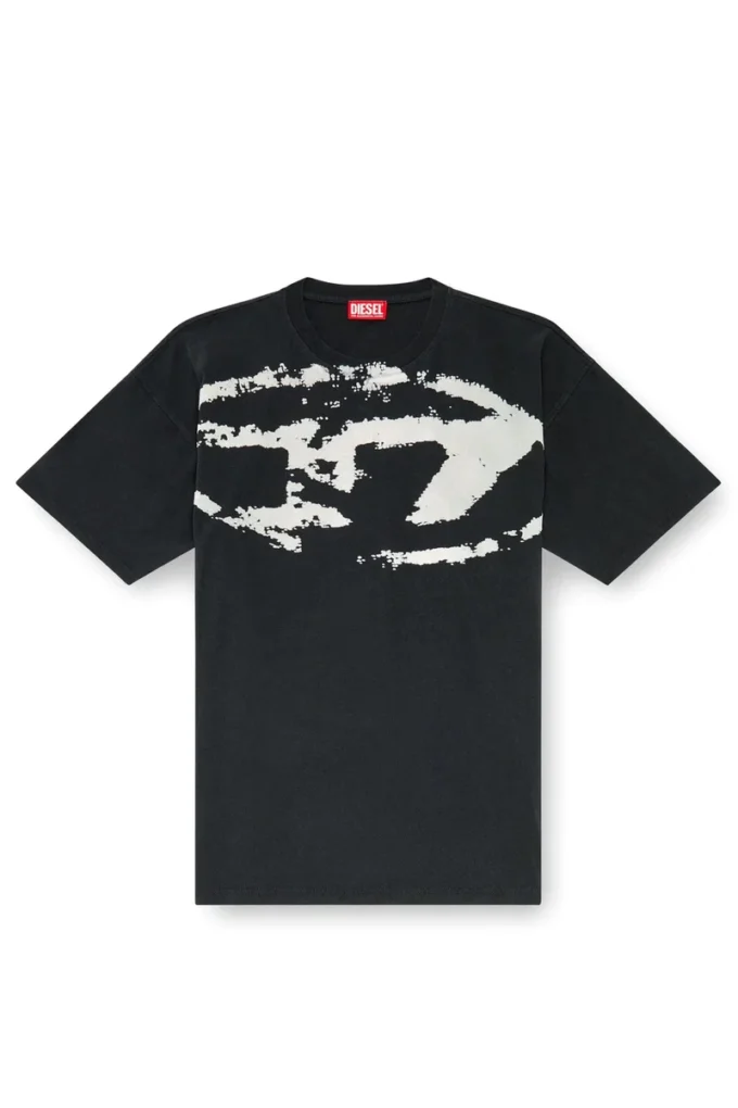 t-boxt-n14 T-shirt med slitna flockade logotyper t-boxt-n14 T-shirt med slitna flockade logotyper