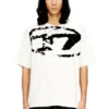 t-boxt-n14 T-shirt med slitna flockade logotyper t-boxt-n14 T-shirt med slitna flockade logotyper