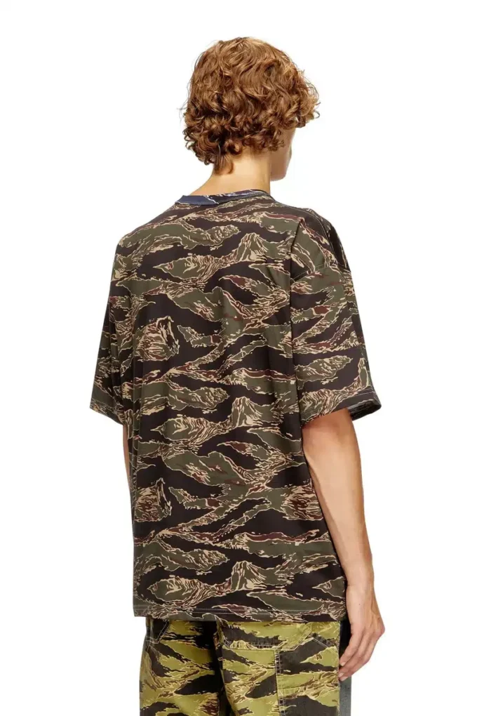 t-boxt-t22 Camo T-shirt med camo-logotyp t-boxt-t22 Camo T-shirt med camo-logotyp