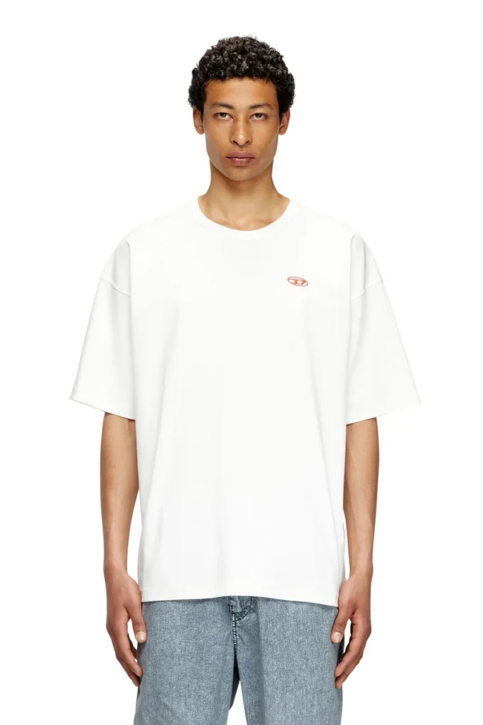 t-boxt-t6 T-shirt med röd oval D t-boxt-t6 T-shirt med röd oval D