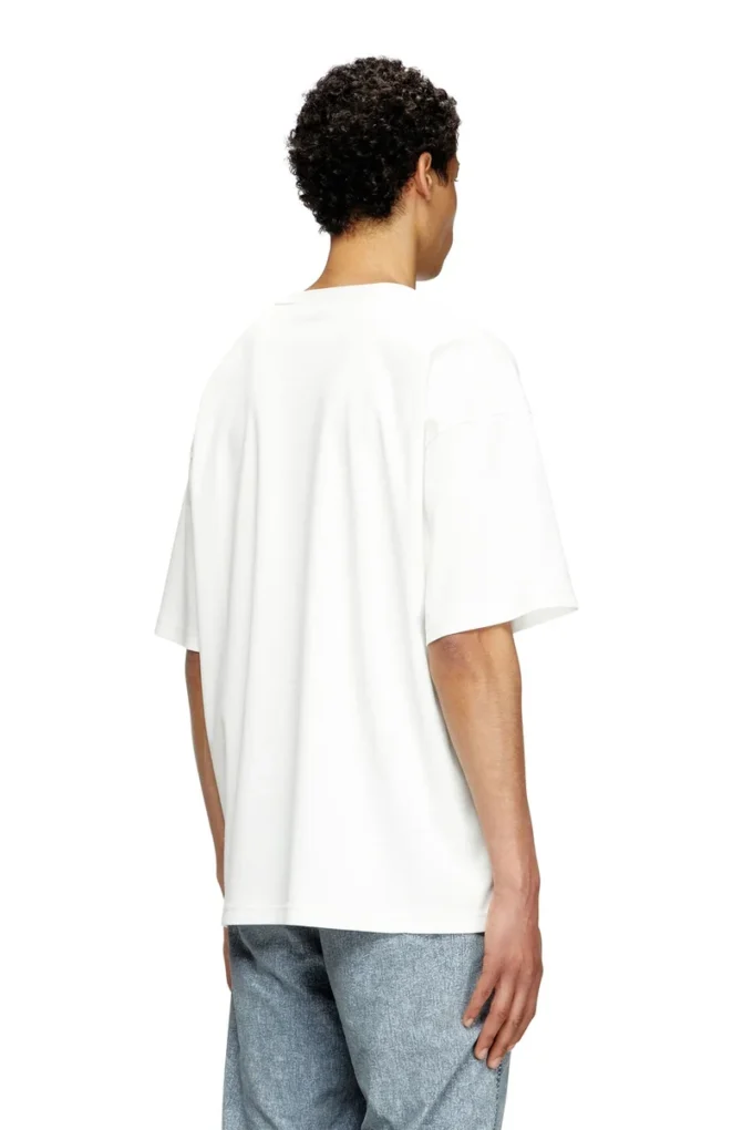 t-boxt-t6 T-shirt med röd oval D t-boxt-t6 T-shirt med röd oval D