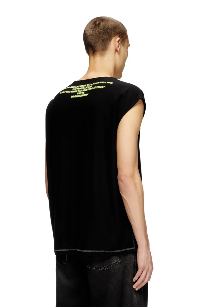 t-isak-a Ärmlös T-shirt med textutskrift t-isak-a Ärmlös T-shirt med textutskrift