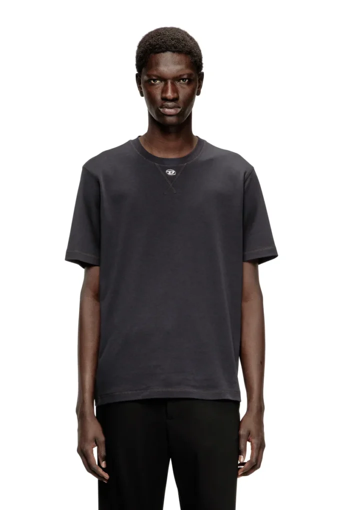 t-madjust-tr Vanlig T-shirt med rund hals och Oval D