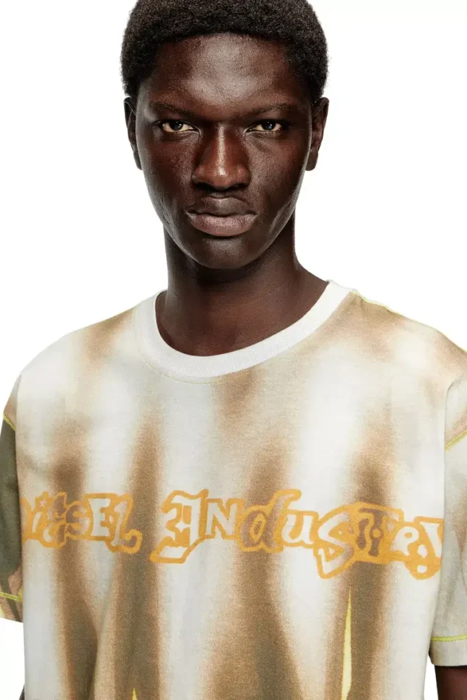 t-norm-show T-shirt med graffititryck t-norm-show T-shirt med graffititryck