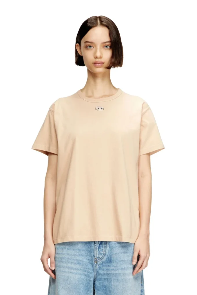 t-normy-od-s1 Bomullst-shirt med metalliskt Oval D t-normy-od-s1 Bomullst-shirt med metalliskt Oval D