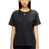 t-normy-od-s1 Bomullst-shirt med metalliskt Oval D t-normy-od-s1 Bomullst-shirt med metalliskt Oval D