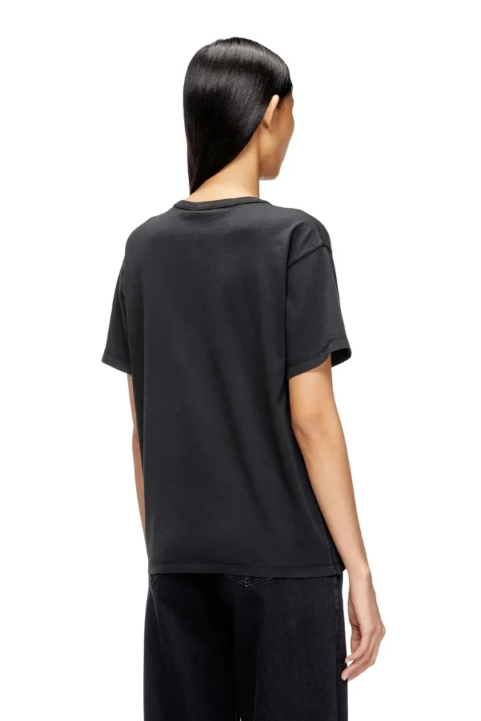 t-normy-od-s1 Bomullst-shirt med metalliskt Oval D t-normy-od-s1 Bomullst-shirt med metalliskt Oval D