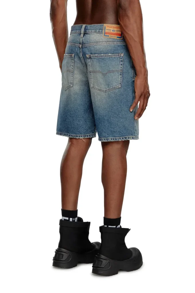 Vanliga korta jeansshorts