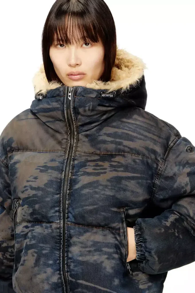w-aves-fur Pufferjacka med huva i smutsig camouflage-denim w-aves-fur Pufferjacka med huva i smutsig camouflage-denim