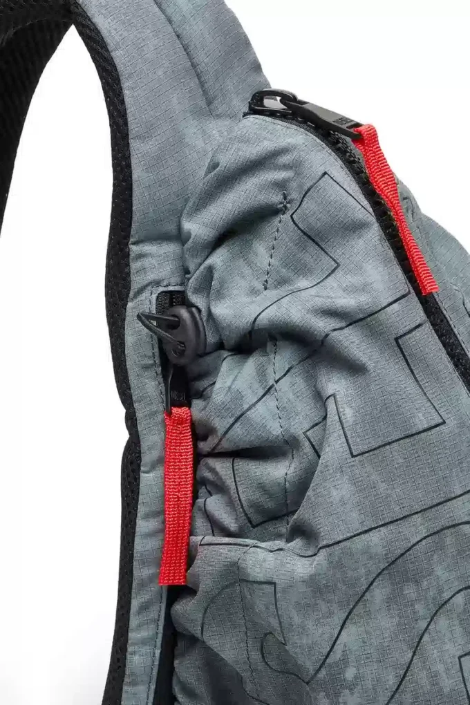 zip-d sling bag x Zip-D Ryggsäck med justerbar axelrem zip-d sling bag x Zip-D Ryggsäck med justerbar axelrem